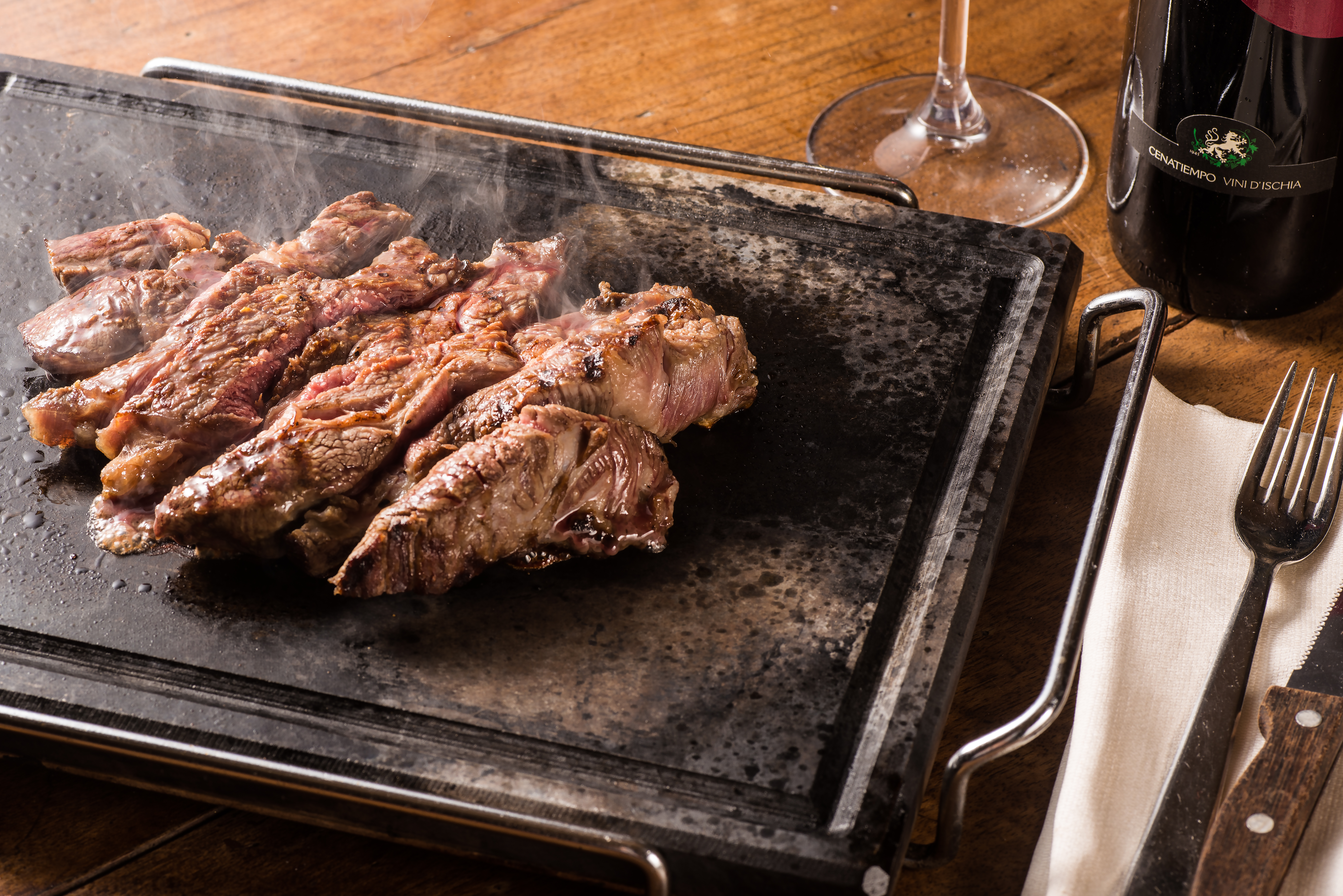 Tagliata di bovino su pietra ollare